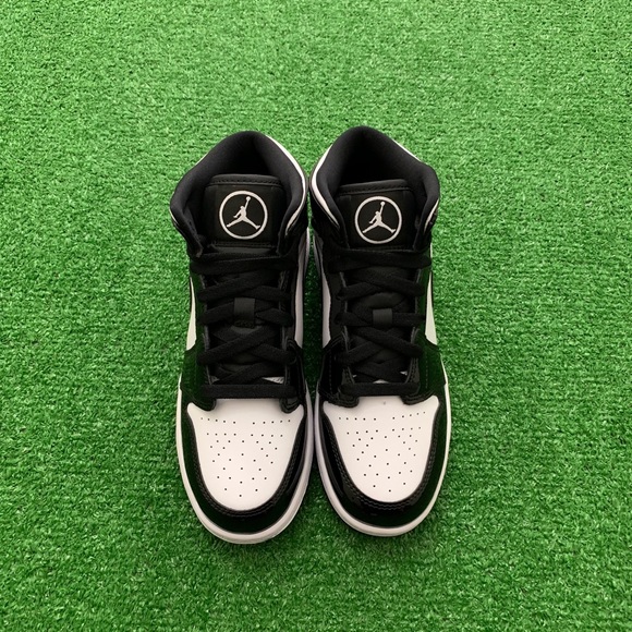 🐼*NEW* Air Jordan 1 Mid “Carbon Fibre” (GS) - Picture 3 of 10